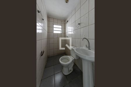 Banheiro de casa para alugar com 1 quarto, 70m² em Jardim Iva, São Paulo