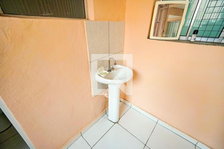 Lavabo de casa de condomínio para alugar com 2 quartos, 65m² em Vila Beatriz, São Paulo