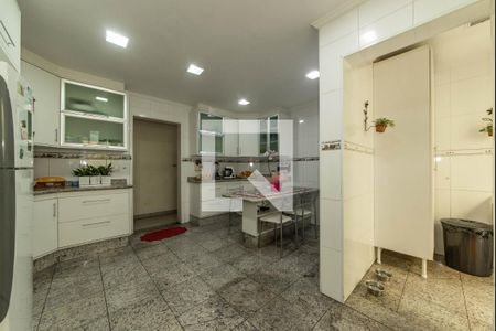 Casa à venda com 468m², 4 quartos e 4 vagas Casa à venda com 468m², 4 quartos e 4 vagasCozinha