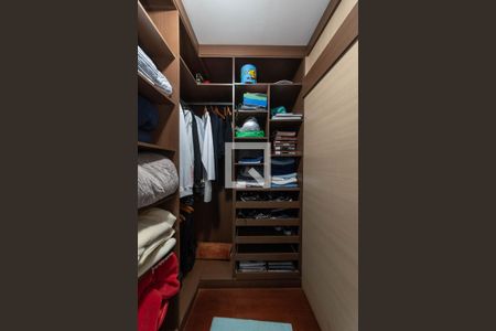 Casa à venda com 468m², 4 quartos e 4 vagas Casa à venda com 468m², 4 quartos e 4 vagasCloset da suíte 2