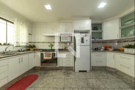 Casa à venda com 468m², 4 quartos e 4 vagas Casa à venda com 468m², 4 quartos e 4 vagasCozinha