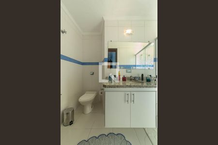 Casa à venda com 468m², 4 quartos e 4 vagas Casa à venda com 468m², 4 quartos e 4 vagasBanheiro da Suíte 2