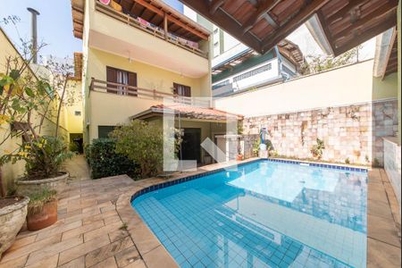 Casa à venda com 468m², 4 quartos e 4 vagas Casa à venda com 468m², 4 quartos e 4 vagasÁrea comum