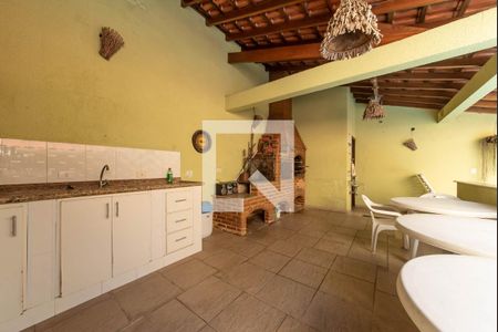 Casa à venda com 468m², 4 quartos e 4 vagas Casa à venda com 468m², 4 quartos e 4 vagasÁrea comum