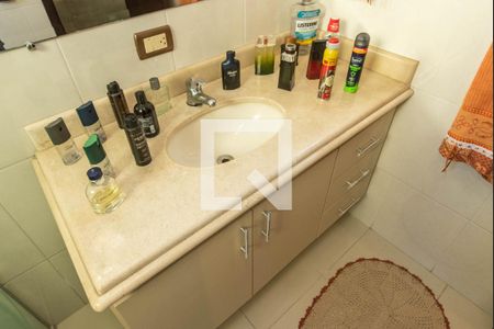 Casa à venda com 468m², 4 quartos e 4 vagas Casa à venda com 468m², 4 quartos e 4 vagasBanheiro da Suíte 1