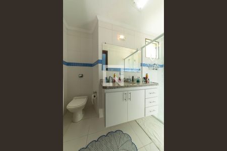 Casa à venda com 468m², 4 quartos e 4 vagas Casa à venda com 468m², 4 quartos e 4 vagasBanheiro da Suíte 2