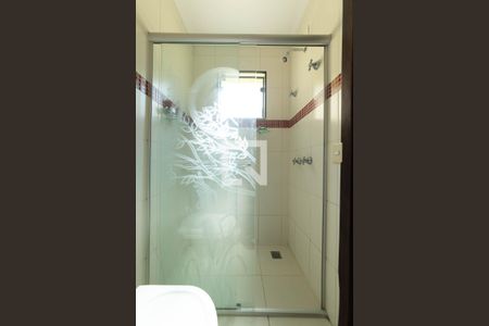 Casa à venda com 468m², 4 quartos e 4 vagas Casa à venda com 468m², 4 quartos e 4 vagasBanheiro da Suíte 3