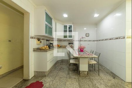 Casa à venda com 468m², 4 quartos e 4 vagas Casa à venda com 468m², 4 quartos e 4 vagasCozinha