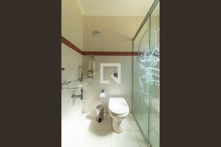 Casa à venda com 468m², 4 quartos e 4 vagas Casa à venda com 468m², 4 quartos e 4 vagasBanheiro da Suíte 3