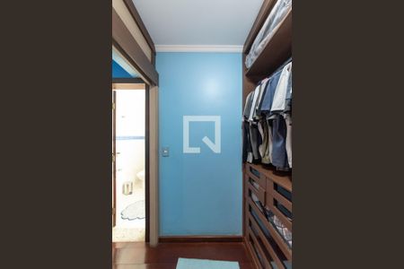 Casa à venda com 468m², 4 quartos e 4 vagas Casa à venda com 468m², 4 quartos e 4 vagasCloset da suíte 2