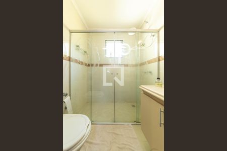 Casa à venda com 468m², 4 quartos e 4 vagas Casa à venda com 468m², 4 quartos e 4 vagasBanheiro da Suíte 1