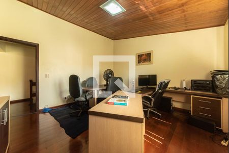 Casa à venda com 468m², 4 quartos e 4 vagas Casa à venda com 468m², 4 quartos e 4 vagasEscritório