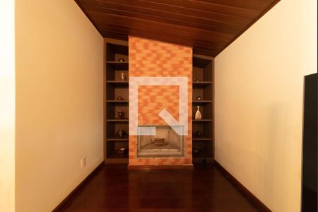 Casa à venda com 468m², 4 quartos e 4 vagas Casa à venda com 468m², 4 quartos e 4 vagasSala de Lareira