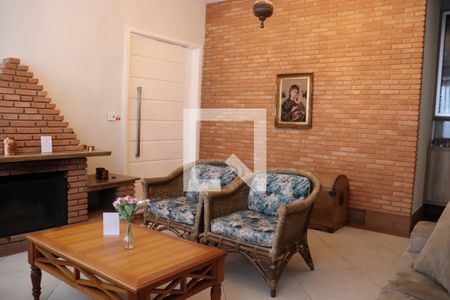 Sala de estar  de casa à venda com 5 quartos, 400m² em Vila Brandina, Campinas
