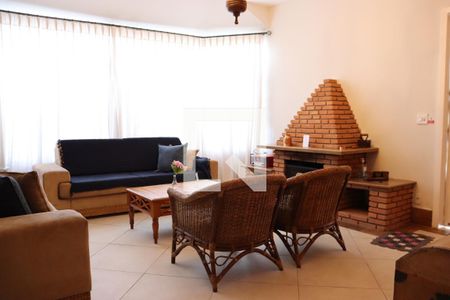 Sala de estar  de casa à venda com 5 quartos, 400m² em Vila Brandina, Campinas
