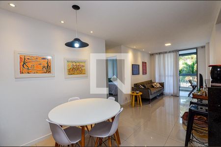 Sala de casa de condomínio à venda com 2 quartos, 78m² em Piratininga, Niterói
