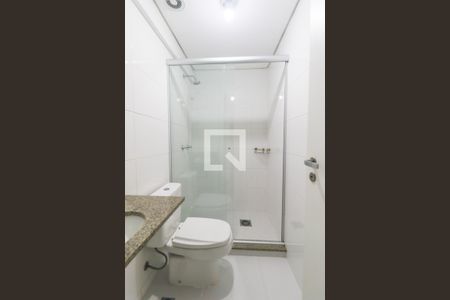 Banheiro Social de kitnet/studio para alugar com 1 quarto, 30m² em Centro, Curitiba