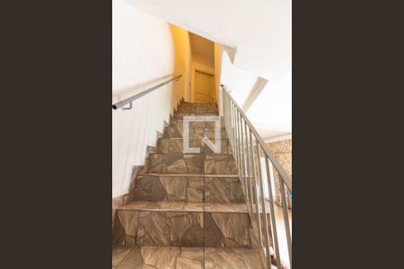 Casa à venda com 426m², 5 quartos e 8 vagas Casa à venda com 426m², 5 quartos e 8 vagasEscada