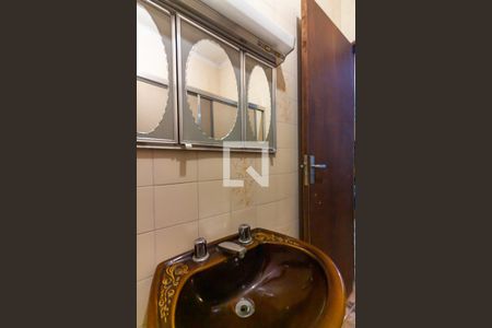 Casa à venda com 426m², 5 quartos e 8 vagas Casa à venda com 426m², 5 quartos e 8 vagasBanheiro 1