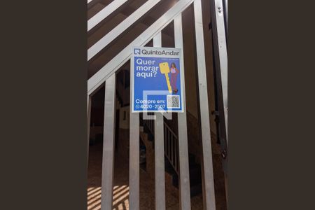 Casa à venda com 426m², 5 quartos e 8 vagas Casa à venda com 426m², 5 quartos e 8 vagasPlaca de Anuncio