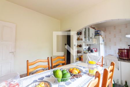 Casa à venda com 426m², 5 quartos e 8 vagas Casa à venda com 426m², 5 quartos e 8 vagasCozinha