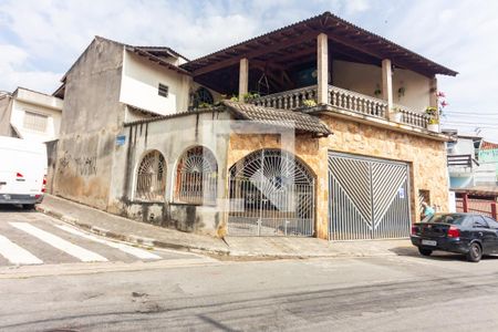 Casa à venda com 426m², 5 quartos e 8 vagas Casa à venda com 426m², 5 quartos e 8 vagasFachada