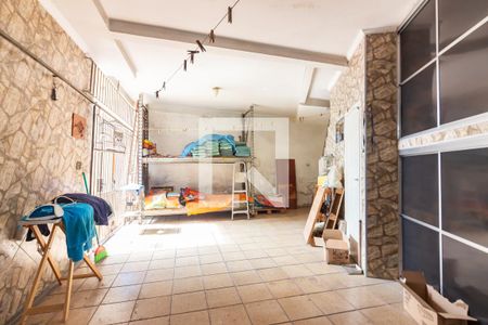 Casa à venda com 426m², 5 quartos e 8 vagas Casa à venda com 426m², 5 quartos e 8 vagasÁrea de Serviço