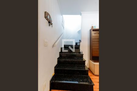 Escada Quartos de casa à venda com 2 quartos, 140m² em Vila Gustavo, São Paulo