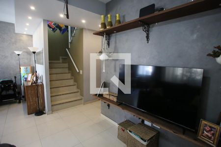 Sala de Estar de casa de condomínio para alugar com 3 quartos, 120m² em Pechincha, Rio de Janeiro