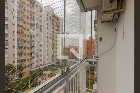 Sacada da Sala de apartamento à venda com 2 quartos, 58m² em Jardim Carvalho, Porto Alegre