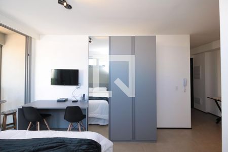 Sala/Quarto de kitnet/studio para alugar com 1 quarto, 28m² em Indianópolis, São Paulo