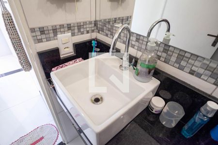 Apartamento à venda com 44m², 2 quartos e 1 vaga Apartamento à venda com 44m², 2 quartos e 1 vagaBanheiro social