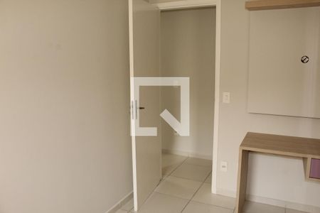 Quarto 1 de apartamento para alugar com 2 quartos, 45m² em Jardim Petrópolis, Cotia