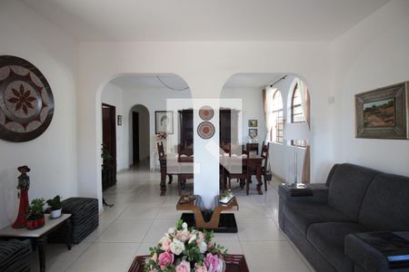 Sala de casa à venda com 4 quartos, 360m² em Copacabana, Belo Horizonte