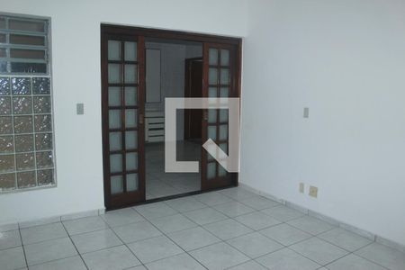 Sala de casa para alugar com 3 quartos, 121m² em Vila Baby, São Paulo