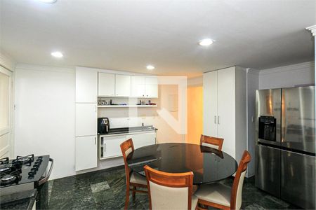 Casa à venda com 3 quartos, 227m² em Jardim Petropolis, São Paulo