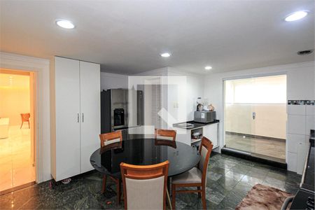 Casa à venda com 3 quartos, 227m² em Jardim Petropolis, São Paulo