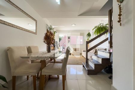Sala de casa de condomínio à venda com 2 quartos, 117m² em Vila Nova, Porto Alegre