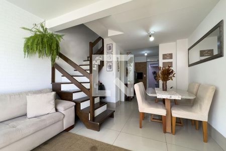 Sala de casa de condomínio à venda com 2 quartos, 117m² em Vila Nova, Porto Alegre