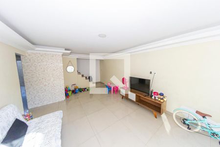 Sala 1 de casa para alugar com 4 quartos, 500m² em Marechal Hermes, Rio de Janeiro