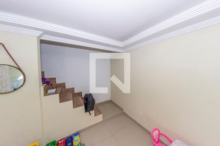 Sala 1 de casa para alugar com 4 quartos, 500m² em Marechal Hermes, Rio de Janeiro