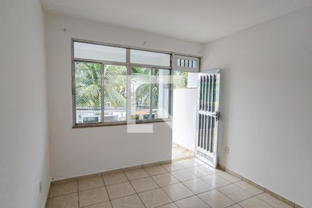 Sala de casa para alugar com 2 quartos, 70m² em Curicica, Rio de Janeiro