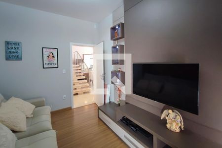 Sala de TV de casa de condomínio à venda com 4 quartos, 290m² em Swiss Park, Campinas