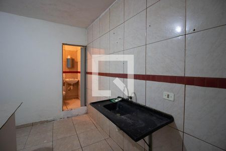 Cozinha de casa para alugar com 1 quarto, 25m² em Vila Jacuí, São Paulo