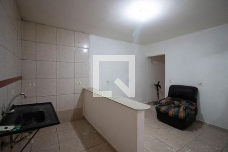 Cozinha de casa para alugar com 1 quarto, 25m² em Vila Jacuí, São Paulo