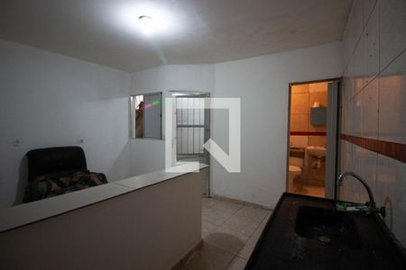 Cozinha de casa para alugar com 1 quarto, 25m² em Vila Jacuí, São Paulo