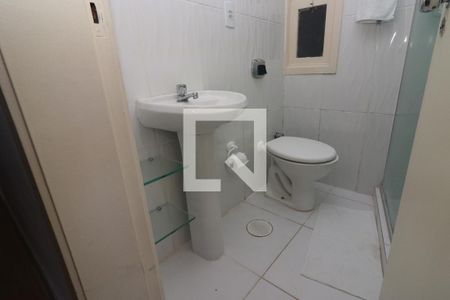 Banheiro de kitnet/studio para alugar com 1 quarto, 35m² em Menino Deus, Porto Alegre