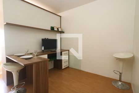 Sala de kitnet/studio para alugar com 1 quarto, 35m² em Menino Deus, Porto Alegre