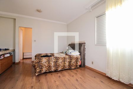 Quarto 1 de casa à venda com 3 quartos, 300m² em Pompéia, Belo Horizonte