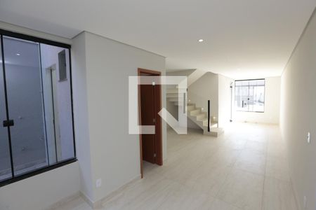 Sala de casa à venda com 3 quartos, 167m² em Xangri-la, Contagem